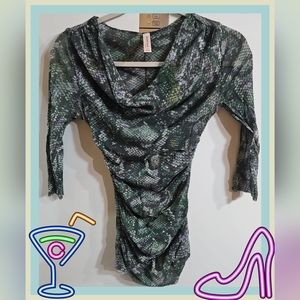 SWEET PEA 3/4 Sleeve Lacy stretchy emerald green snakeskin sexy Blouse Size S.